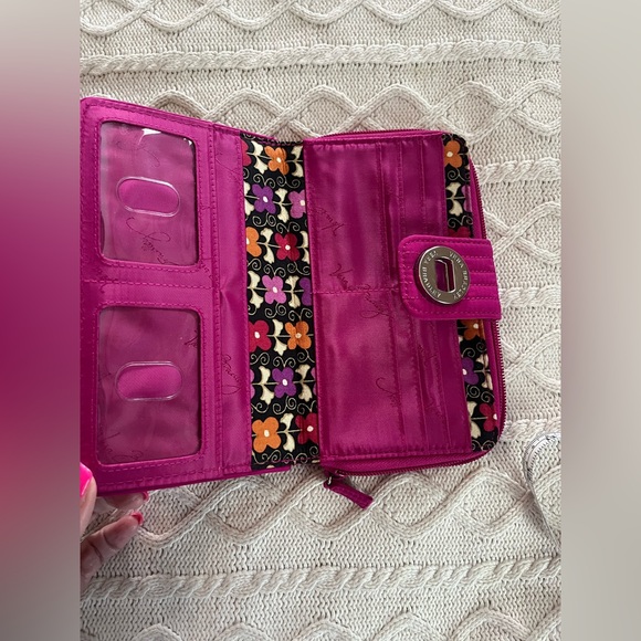 Vera Bradley Turn Key Wallet Credit Cards Zipper Space Like New! - Picture 11 of 12